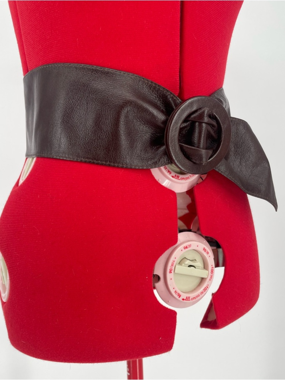 Talbots Genuine Leather Wide Brown Adjustable Waist Belt Size XS Round Buckle - Picture 4 of 8